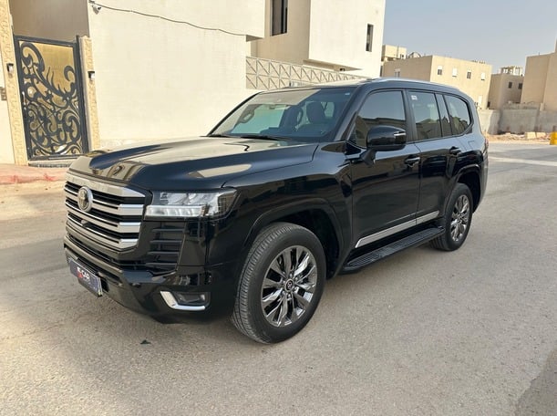 2024 Toyota Land Cruiser Twin Turbo V6 3.5L in Riyadh 2024 Toyota Land Cruiser Twin Turbo V6 3.5L in Riyadh
