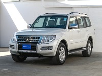 Used 2018 Mitsubishi Pajero for sale in Dubai