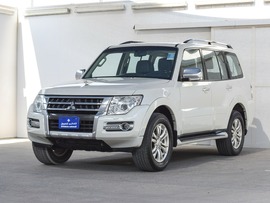 Mitsubishi Pajero Used 2017 Mitsubishi Pajero for sale in uae