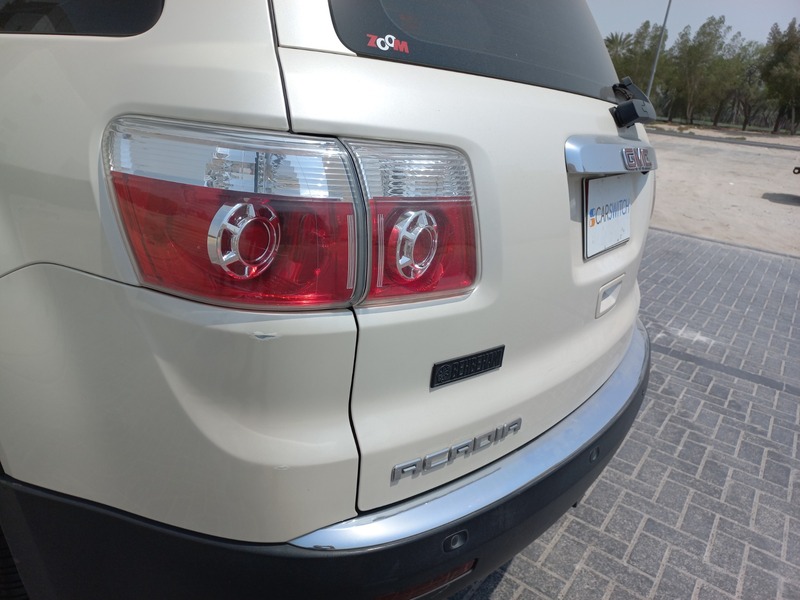 Used 2012 GMC Acadia for sale in Abu Dhabi