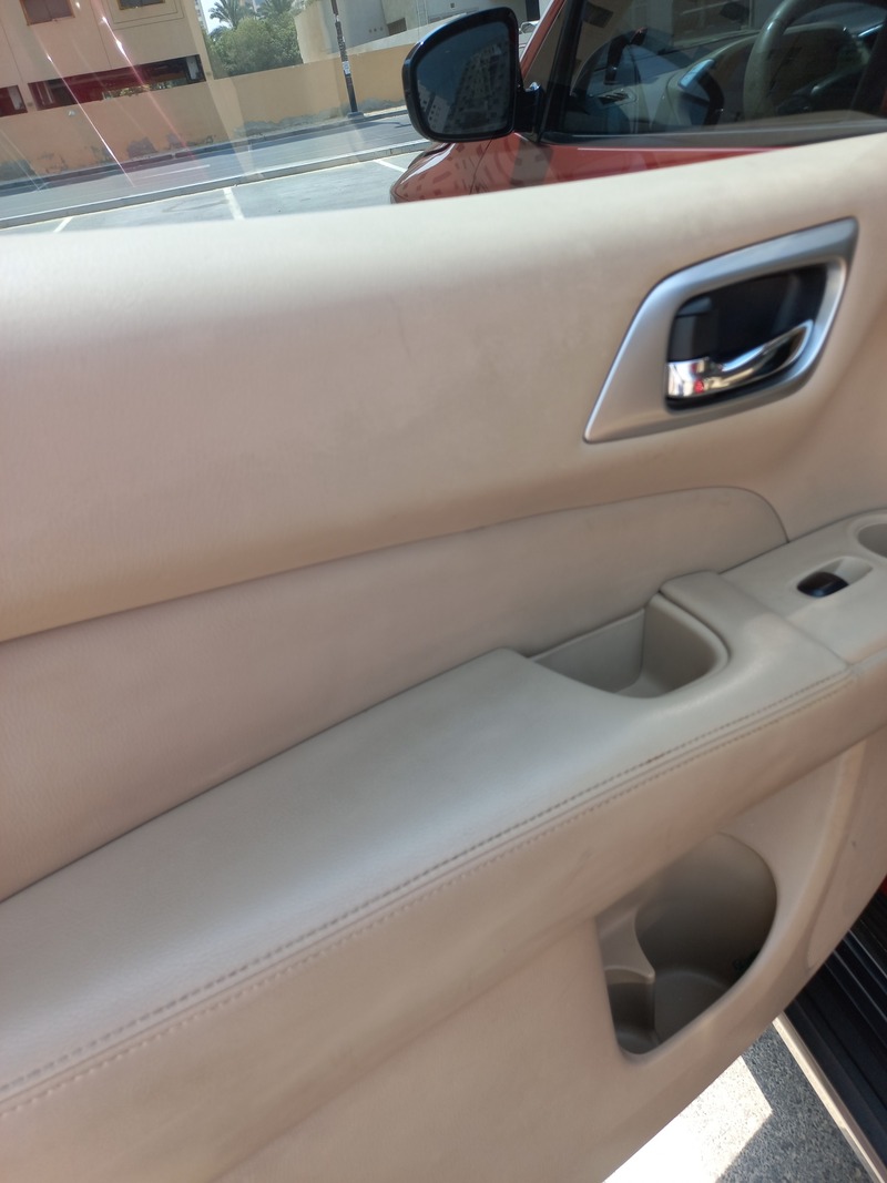 Used 2016 Nissan Pathfinder for sale in Dubai