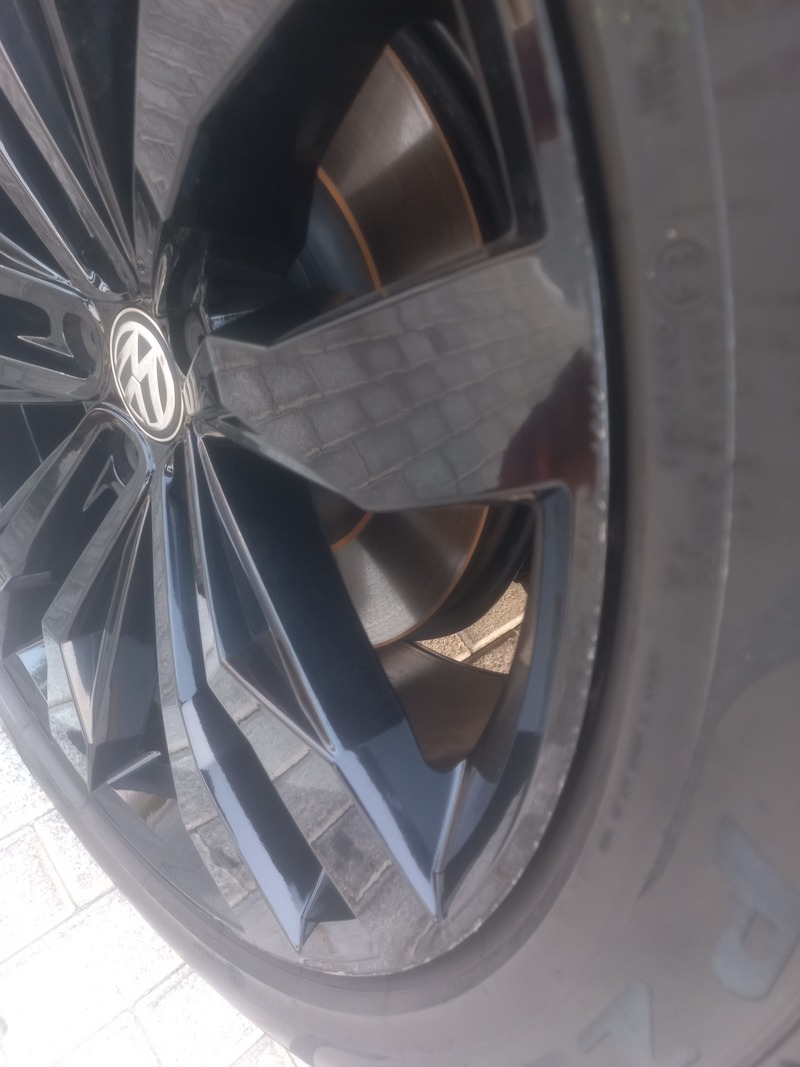 Used 2019 Volkswagen Touareg for sale in Dubai