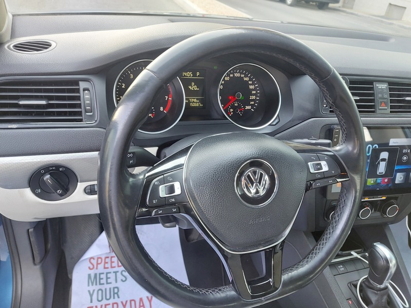 Used 2016 Volkswagen Jetta for sale in Dubai