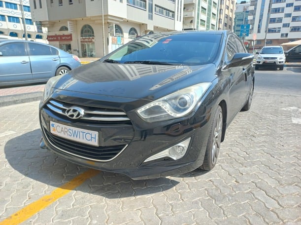 Used 2015 Hyundai i40 for sale in Abu Dhabi