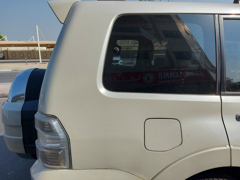 مستعمله 2012 ميتسوبيشي باجيرو للبيع فى دبي