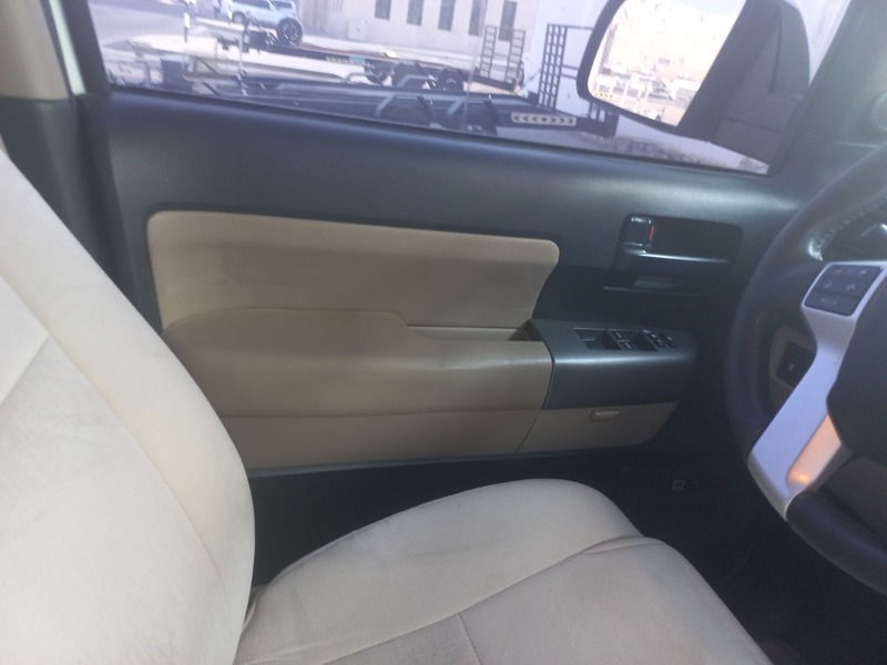 Used 2014 Toyota Sequoia for sale in Al Ain