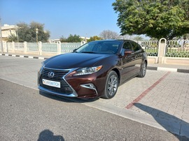 Lexus ES300h Used 2016 Lexus ES300h for sale in Sharjah