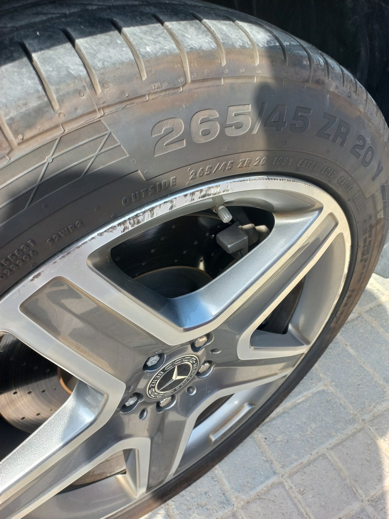 Used 2017 Mercedes GLE400 for sale in Abu Dhabi