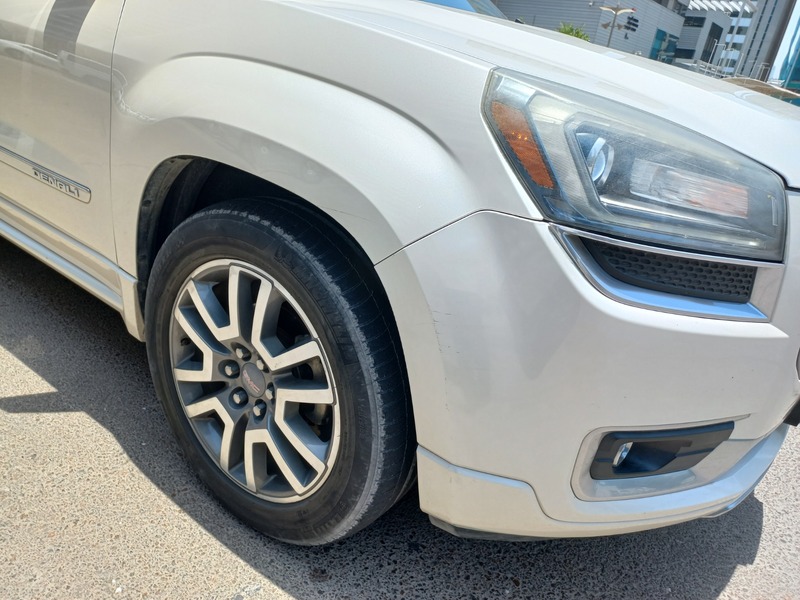 Used 2014 GMC Acadia for sale in Abu Dhabi