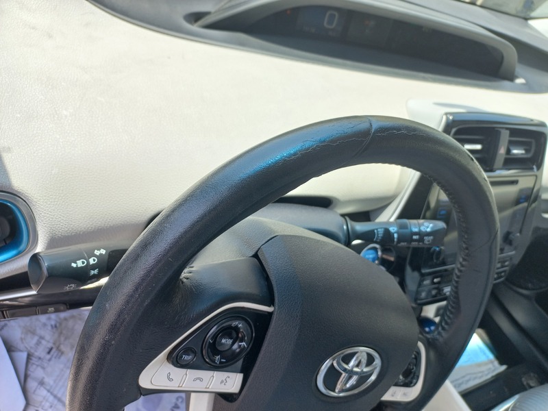 Used 2016 Toyota Prius for sale in Dubai