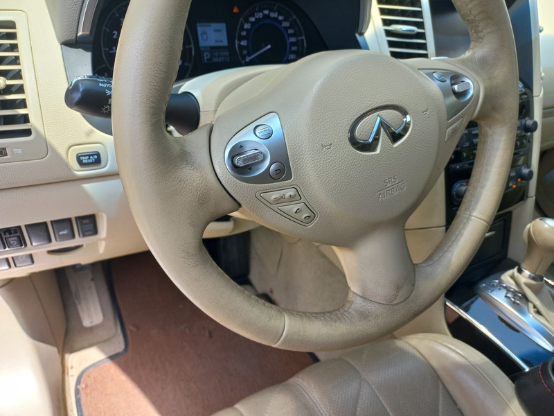 Used 2017 Infiniti QX70 for sale in Dubai