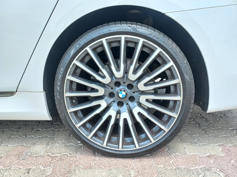 Used 2018 BMW 750 for sale in Dubai