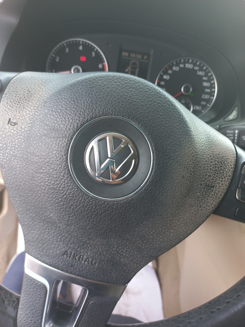 Used 2015 Volkswagen Passat for sale in Dubai