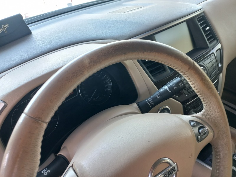 Used 2013 Nissan Pathfinder for sale in Sharjah