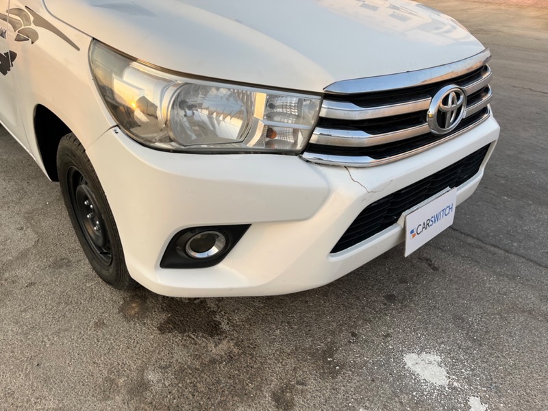 Used 2016 Toyota Hilux for sale in Riyadh