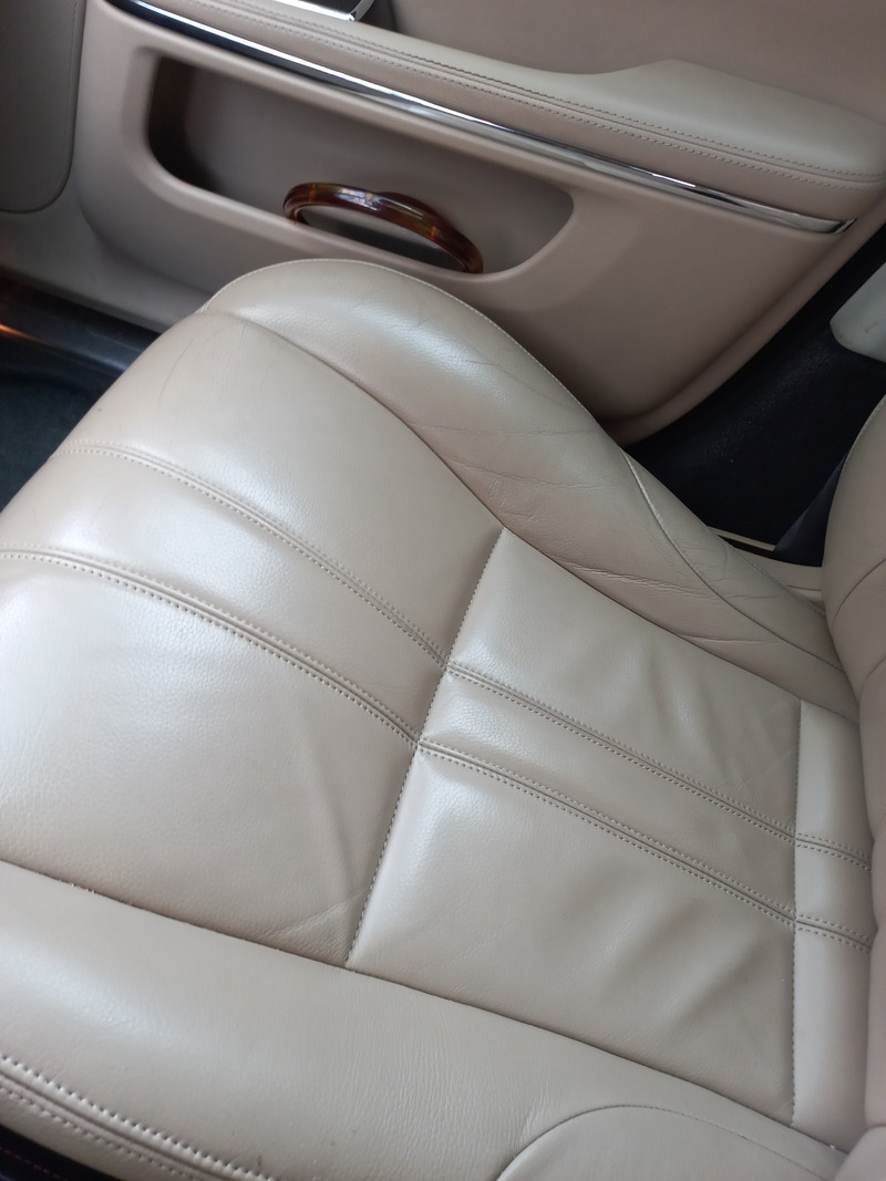 Used 2013 Jaguar XJ for sale in Dubai