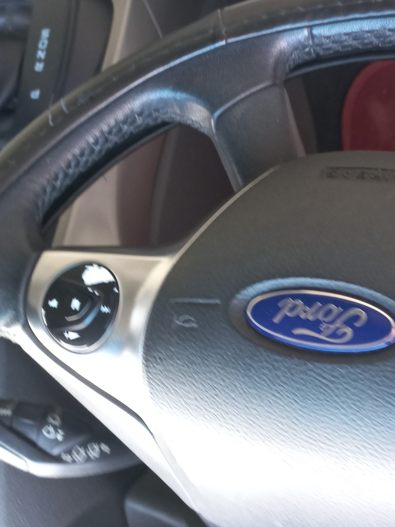 Used 2015 Ford Escape for sale in Dubai