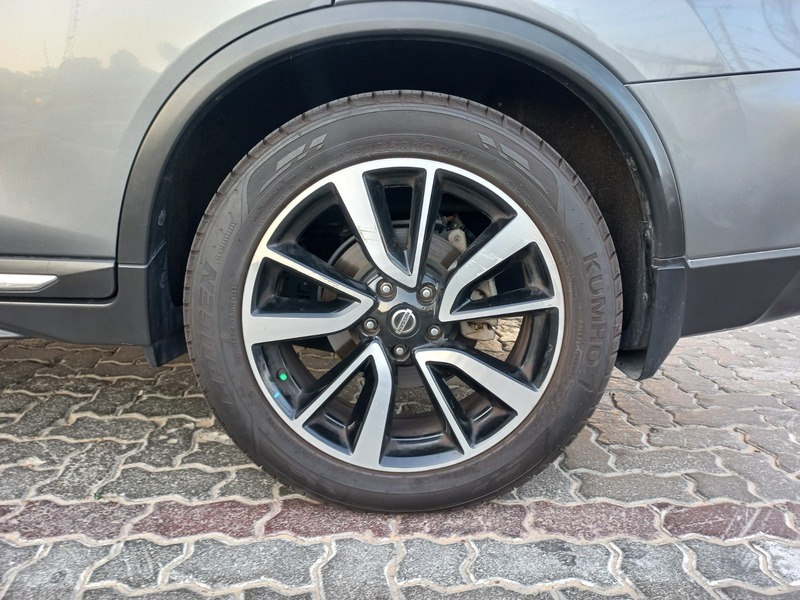 Used 2018 Nissan X-Trail for sale in Sharjah