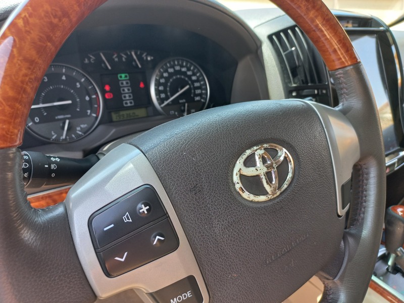 Used 2014 Toyota Land Cruiser for sale in Dubai