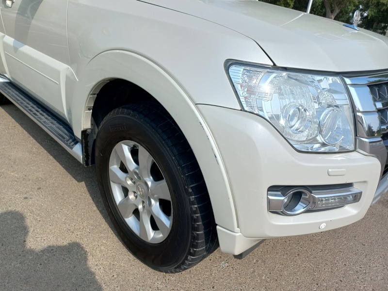 Used 2016 Mitsubishi Pajero for sale in Abu Dhabi