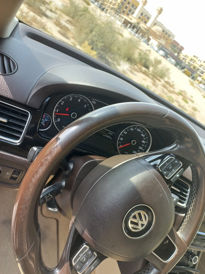 Used 2014 Volkswagen Touareg for sale in Dubai