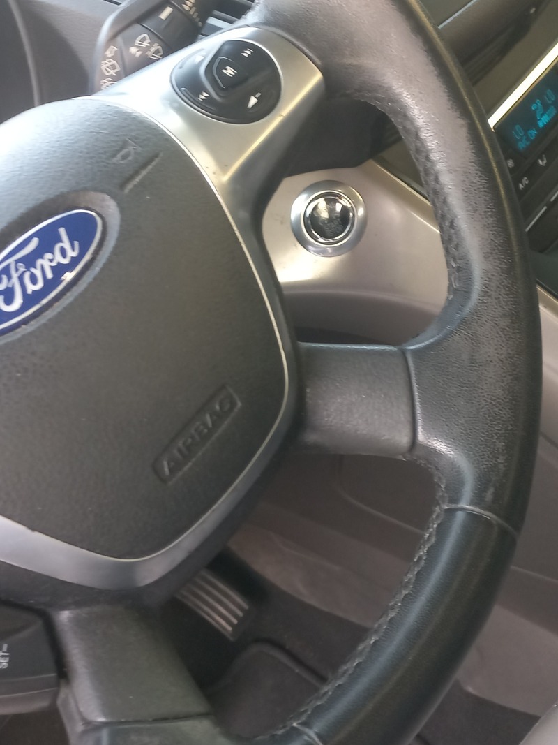 Used 2015 Ford Escape for sale in Abu Dhabi
