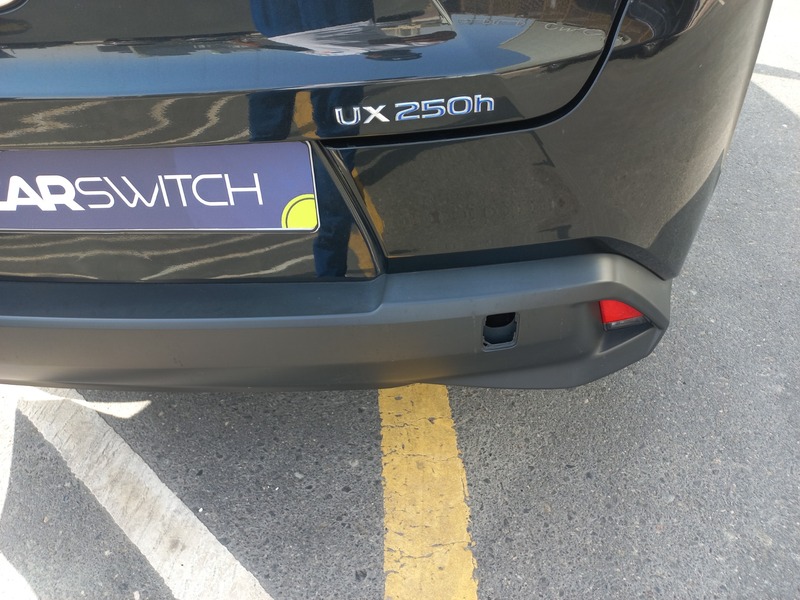 Used 2020 Lexus UX250h for sale in Dubai