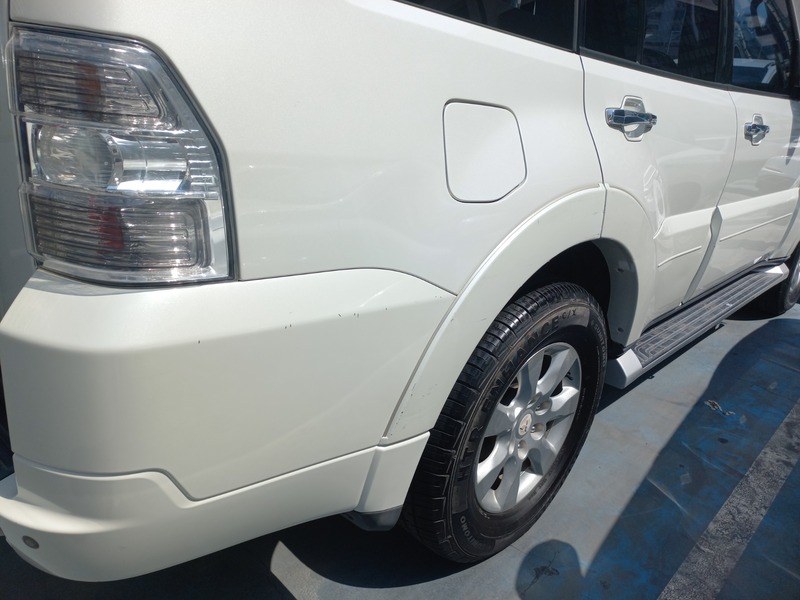Used 2014 Mitsubishi Pajero for sale in Abu Dhabi
