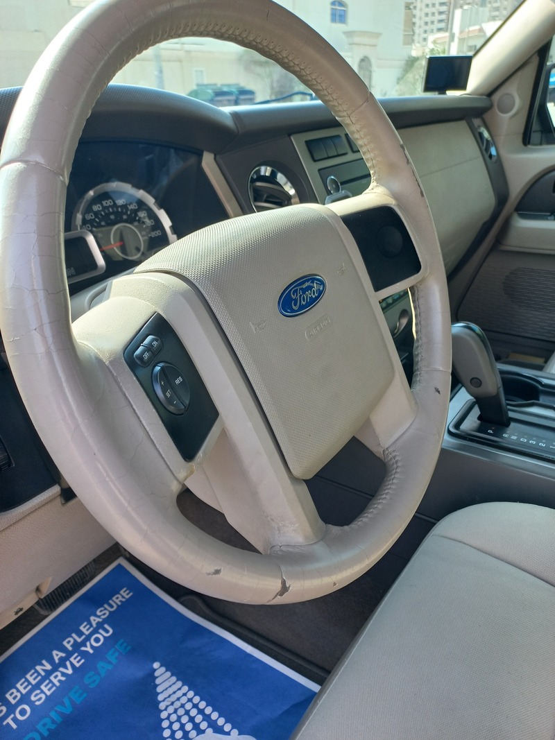 Used 2014 Ford Expedition for sale in Abu Dhabi