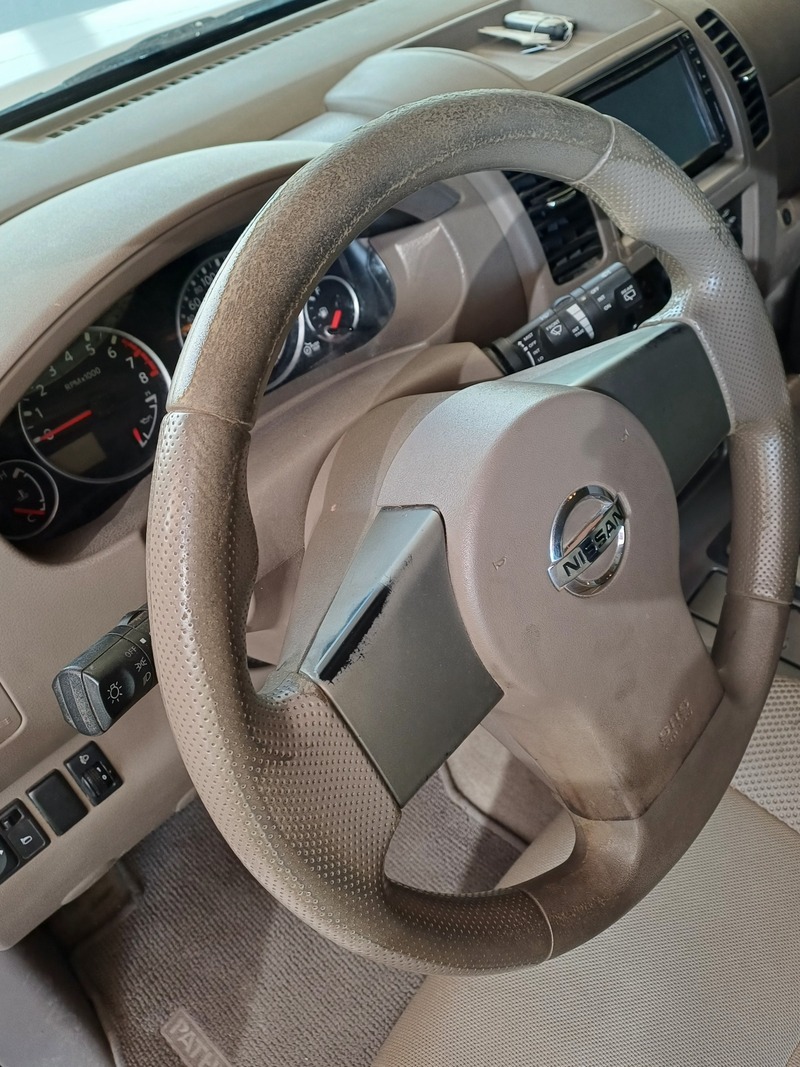 Used 2011 Nissan Pathfinder for sale in Abu Dhabi