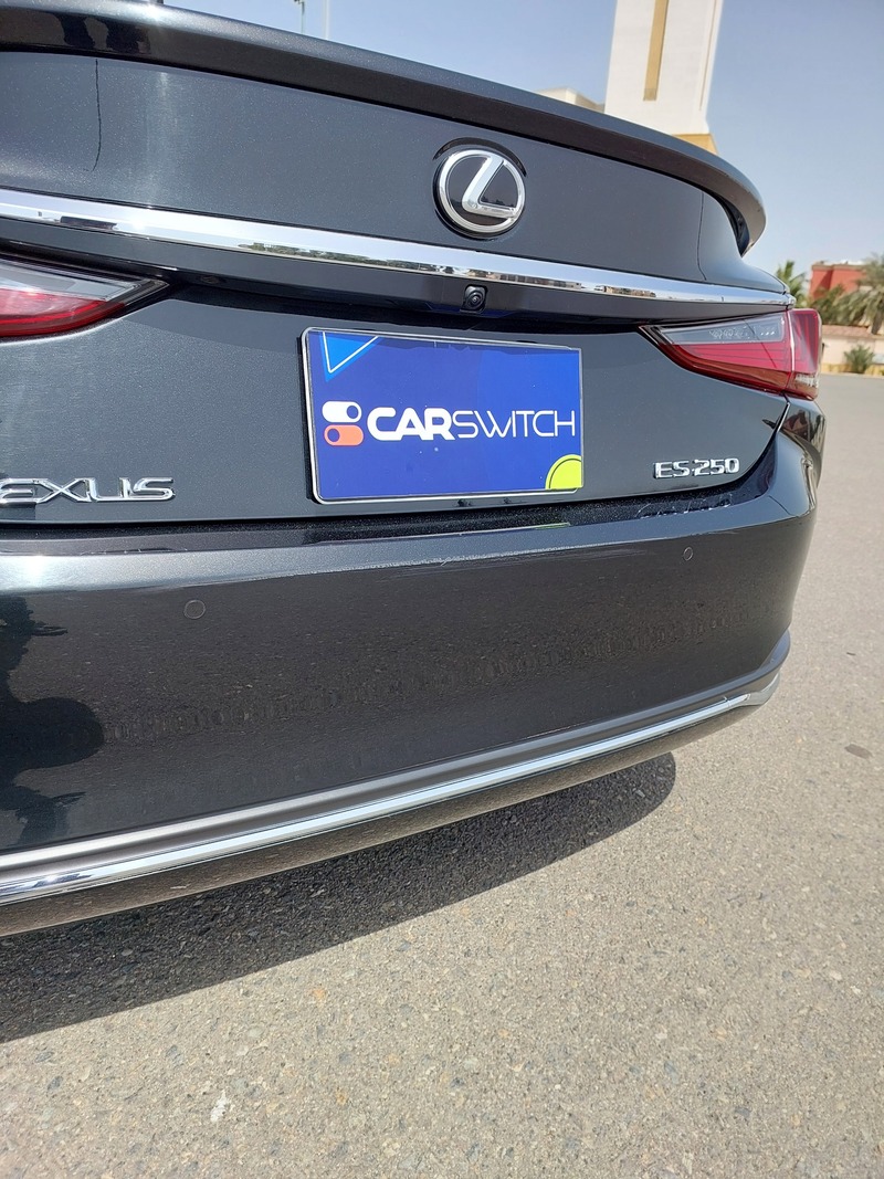 Used 2023 Lexus ES250 for sale in Jeddah