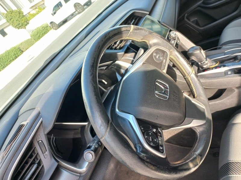 Used 2018 Honda Civic for sale in Dubai