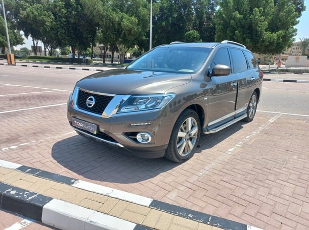 Used 2016 Nissan Pathfinder for sale in Sharjah