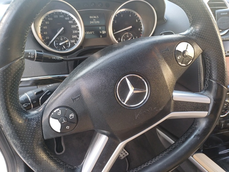 Used 2011 Mercedes ML500 for sale in Dubai