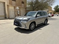 مستعمله 2017 لكزس LX570 للبيع فى الرياض