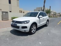 Used 2015 Volkswagen Touareg for sale in Dubai