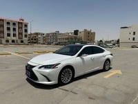 مستعمله 2019 لكزس ES350 للبيع فى الرياض