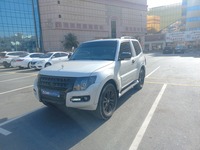 Used 2015 Mitsubishi Pajero for sale in Dubai