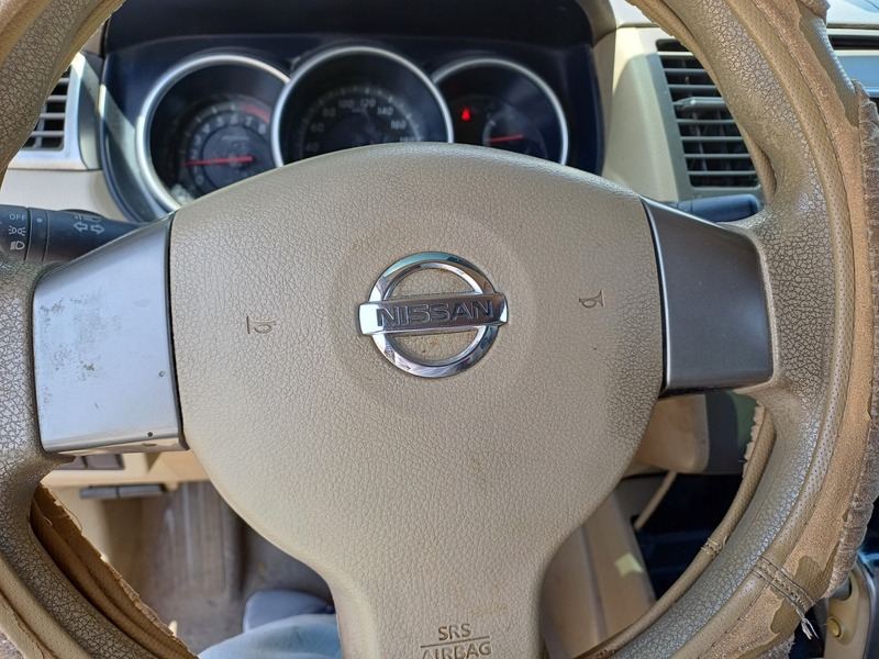 Used 2011 Nissan Tiida for sale in Abu Dhabi