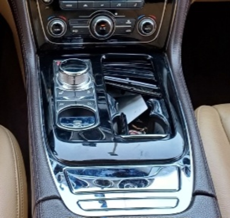 Used 2014 Jaguar XJ for sale in Dubai