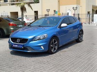 فولفو V40