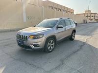 Used 2019 Jeep Cherokee for sale in Dammam