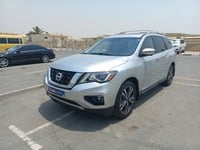 Used 2018 Nissan Pathfinder for sale in Dubai