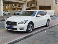 مستعمله 2015 انفنتي Q70 للبيع فى دبي