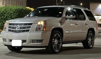 Used 2013 Cadillac Escalade for sale in Riyadh