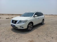 Used 2015 Nissan Pathfinder for sale in Dubai