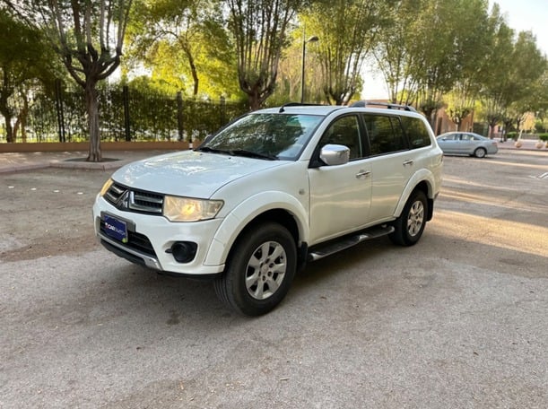 Used 2014 Mitsubishi Montero Sport for sale in Riyadh