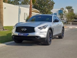 Used 2015 Infiniti QX70 for sale in Dubai