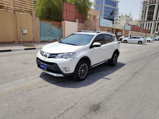 Used 2015 Toyota RAV 4 for sale in Dammam