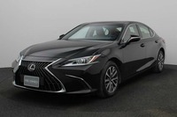 Used 2023 Lexus ES350 for sale in Abu Dhabi